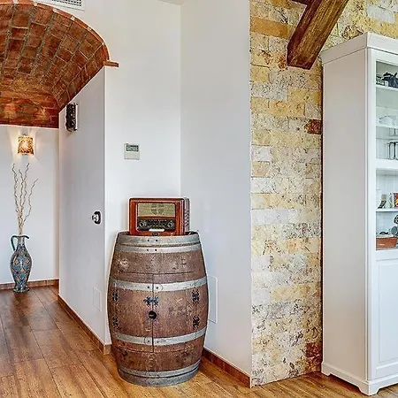 Villa Sleeps 6 Pool Air Con Wifi